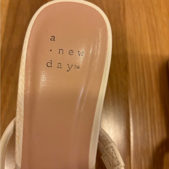 A New Day Cream Strappy Blakey Sandals with Block Heel Size 8 in great condition - Picture 7 of 9